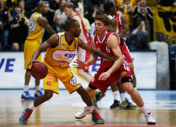 前锋已经在 前锋已经在