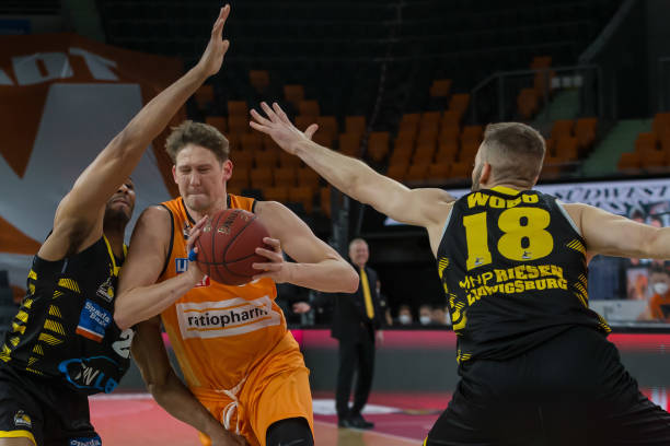 所有参与的 所有参与的